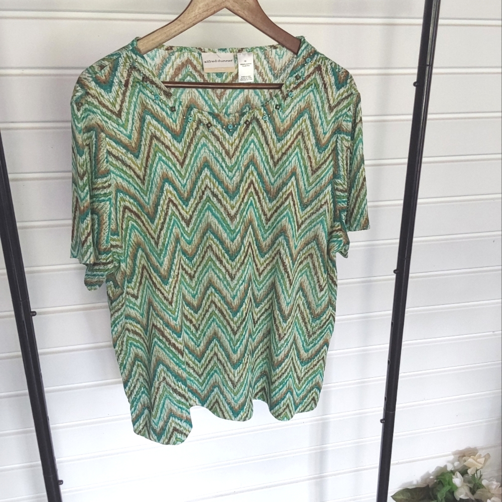 Alfred Dunner Green and Brown Zigzag Women's Top XL